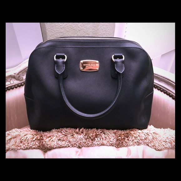 Michael Kors Handbags - Michael Kors bag in excellent condition